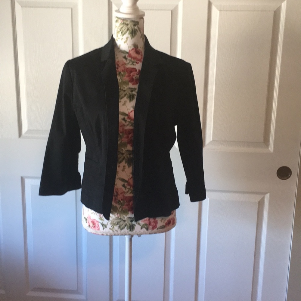 Black 3/4 sleeve stretchy blazer